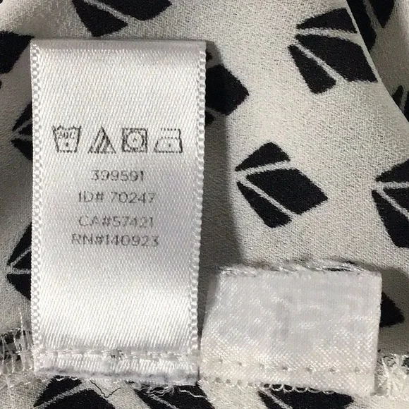 ‼️MOVING‼️ LOFT Flutter Sleeve Blouse Top. Sz. Medium. Black & White EUC - Picture 5 of 7